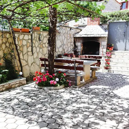 Relax - Big Terace & Grill Apartment