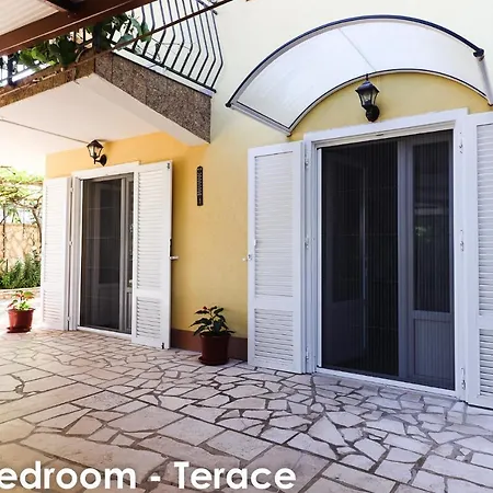 Relax - Big Terace & Grill Apartment