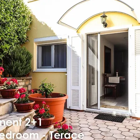 Relax - Big Terace & Grill Apartment Vrsar
