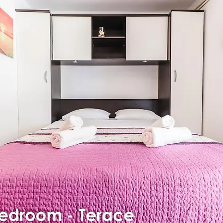 Relax - Big Terace & Grill Apartment